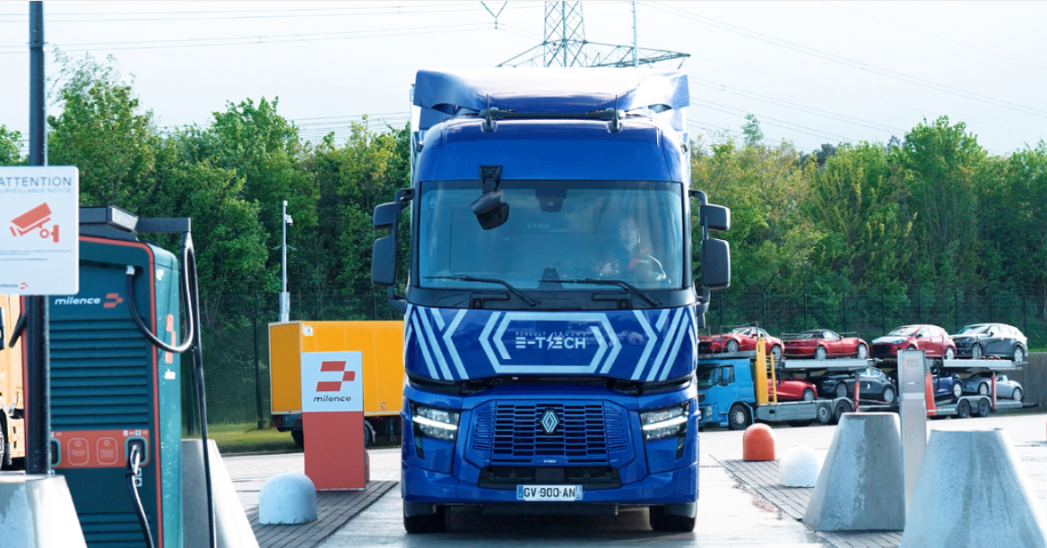 Renault Trucks Diamond Echo charging on Milence's station