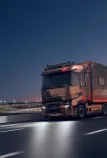 Renault Trucks T-High on the road by night