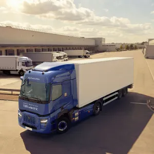 Renault Trucks E-Tech T 540 leaving a warehouse