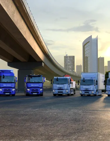 Renault Trucks E-TECH 2025 range poster without the Kleuster cargo bike and without Renault Trucks E-Tech Trafic, featuring vehicles in launch colours, with Renault Trucks E-Tech D 12 / D 14 and Renault Trucks E-Tech T 780.